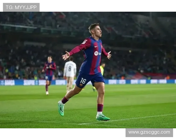 32分钟，莱万是代表巴萨在西甲第四快完成帽子戏法的球员